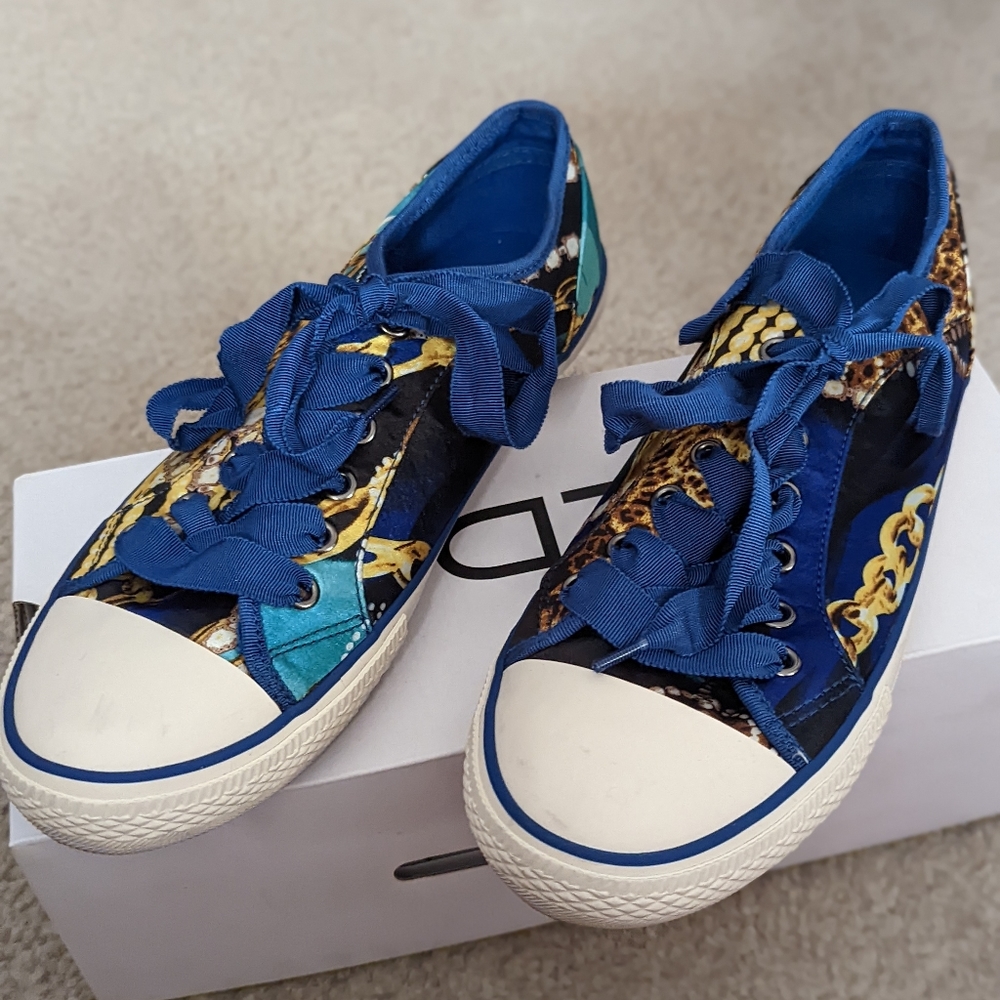 Also sneakers